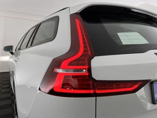 Volvo V60 Volvo V60 2.0 D4 Momentum Maxton-Design *FULL-LED | LEATHER-MICROFIBRE | DIGI-COCKPIT | NAVI-FULLMAP | HEATED-COMFORTSEATS | ECC | PDC | CRUISE | LANE-ASSIST | CARPLAY | 20''ALU * - afbeelding nr 26