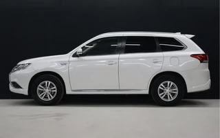 Mitsubishi Outlander [CAMERA, TREKHAAK, KEYLESS, STOELVERWARMING, CLIMATE, BLUETOOTH, NIEUWSTAAT] - afbeelding nr 2