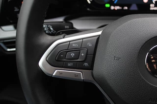 Volkswagen Golf Volkswagen Golf 1.5 eTSI Style / Camera / Head-up / Virtual Cockpit / Leder&Alcantara / 17'' / Keyless / ACC / DAB / Full LED / Stoelverwarming - afbeelding nr 32