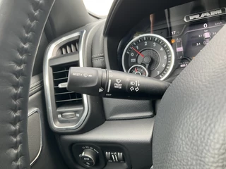 Dodge Ram 1500 Dodge Ram 1500 5.7 V8 4x4 Crew Cab Laramie Pano Full Navi SideSteps Trekhaak Luchtvering - afbeelding nr 25