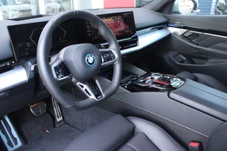 BMW 5 Serie BMW 5-serie 530e M-SPORT PRO 300PK (nieuw model) | PANORAMA DAK | M-SPORT PAKKET | M-SPORT AERODYNAMICA |  M-SPORT NAPPALEDEREN STUURWIEL MET SPORTBOOST FUNCTIE | BMW SHADOWLINE ADAPTIEVE LED KOPLAMPEN | ELEKTRISCH BEDIENBARE ACHTERKLEP |  BMW INDIVIDIUAL HIGH GLOSS EXTERIEUR RAAMLIJST AFWERKING | BMW LIVE COCKPIT PROFESSIONAL | ELEKTRISCH VERSTELBARE VOORSTOELEN MET VENTILATIE / VERWARMING EN GEHEUGEN OP DE BESTUURDERSSTOEL |  ACHTERBANKVERWARMING | 4-ZONE CLIMATE CONTROL | DONKER GETINTE ACHTERRUITEN | DONKERE HEMELBEKLEDING | DRIVE ASSISTANT | HARMAN KARDON Hi-Fi GELUIDSSYSTEEM| DRAARLOZE TELEFOONLADER | DRAADLOOOS APPLE CARPLAY / ANDROID AUTO | KLASSE 3 ALARM | COMFORT ACCESS | 20