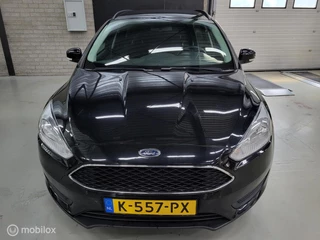 Ford Focus Ford Focus Wagon 1.0 Titanium Edition/Cruise/Airco/Trekhaak - afbeelding nr 4