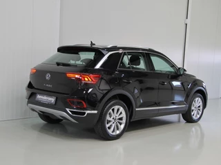 Volkswagen T-Roc Volkswagen T-Roc 1.5 TSI 150pk DSG Style | Acc | Lane | Camera - afbeelding nr 2