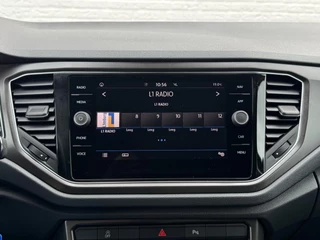 Volkswagen T-Roc Volkswagen T-ROC 1.5 TSI Sport Led Adaptive cruise Climate control Navigatie Pdc voor+achter DAB - afbeelding nr 26