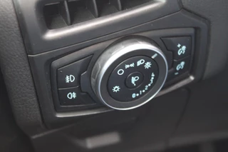 Ford Focus Ford Focus Wagon 1.0 EcoBoost Titanium | Navigatie | Climate Control | Cruise Control | Lichtmetalen Velgen | Voorruitverwarming - afbeelding nr 8