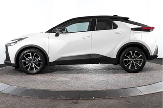Toyota C-HR Toyota C-HR 2.0 Hybrid 200 Dynamic | Dig. Cockpit | Adapt. Cruise | Stoel-+Stuurverw. | PDC | Camera | NAV + App. Connect | ECC | LM 18