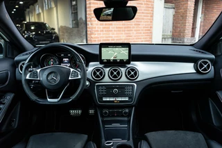 Mercedes-Benz GLA Mercedes GLA-klasse 200 AMG Pano / Camera / Peak Edition - afbeelding nr 2