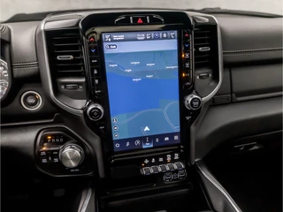 Dodge Ram 1500 Dodge Ram 1500 5.7 V8 4x4 Crew Cab Laramie 402Pk Automaat (PANORAMADAK, LUCHTVERING, GROOT NAVI, STOELKOELING, MEMORY SEATS, HARMAN/KARDON, TREKHAAK, STOELVERWARMING ACHTER, APPLE CARPLAY, NIEUWSTAAT) - afbeelding nr 34