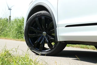 Volkswagen Tiguan Volkswagen Tiguan 1.5 TSI / 2x R-Line / Black Style / Virtual Cockpit / Camera / Matrix LED / Trekhaak / 20