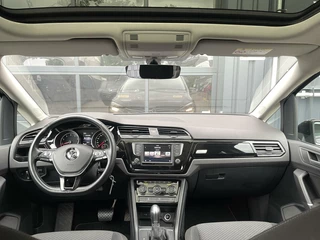 Volkswagen Touran Volkswagen Touran 1.4 TSI AUT. R-Line PANORAMADAK|ADAPTIEF CRUISE CONTROL|SFEERVERLICHTING|STOELVERWARMING|ELEKTRISCHE KOFFERKLEP|SFEERVERLICHTING|1E EIGENAAR - afbeelding nr 5