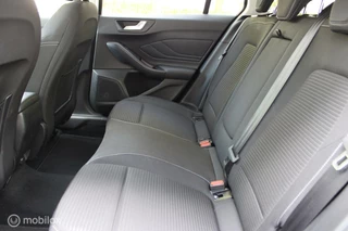 Ford Focus Ford Focus Wagon 1.0 EcoBoost Titanium Business 125 PK, Stuur/stoel verwarming, Pdc voor + achter, Full led, Keyless entry, Donkerglas, App connect, Cruise, Navi, Clima, 17 inch Lmv. - afbeelding nr 10