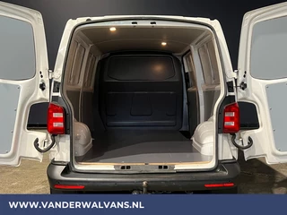 Volkswagen Transporter Volkswagen Transporter 2.0 TDI L2H1 Euro6 Airco | Navigatie | Cruisecontrol | Trekhaak | Leder stuurwiel Parkeersensoren - afbeelding nr 3