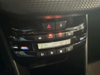 Peugeot 2008 Peugeot 2008 1.2 110 pk Allure | Pano | Clima | Cruise | CarPlay | Stoelverw. | PDC | 16
