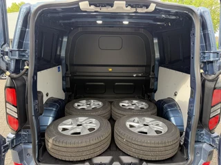 Ford Transit Custom Ford Transit Custom 300 2.0 TDCI L2H1 Limited DC | SCI | 136pk | Dubbele Cabine | Chrome Blue | Trekhaak | Dubbele Schuifdeur | Bijrijdersstoel | Sidesteps | Bumperpakket | Zwarte velgen  | Stoelverwarming | Camera - afbeelding nr 27
