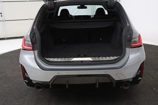 BMW 3 Serie BMW 3-serie 320e M Sport | Head-Up | Stoel & stuurverwarming |  Adaptive cruise | Sportstoelen | Adaptief LED | Sfeerverlichting | Camera | Carplay | Leder/Alcantara - afbeelding nr 12