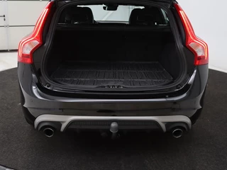 Volvo V60 Volvo V60 1.5 T3 R-Design | Stoelverwarming | Xenon |  Leder/Alcantara | Navigatie | Trekhaak | Parkeerhulp | Climate control | Cruise control - afbeelding nr 10