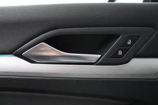 Volkswagen Golf Volkswagen Golf 1.5 TSI Life Business (STOELVERWARMING, NAVIGATIE, ELEKTR STOELEN, DIGITAAL DASHBOARD, PARKEERSENSOREN, NL-AUTO) - afbeelding nr 6
