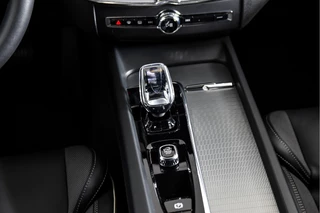Volvo XC60 | S/K-Panodak | Dig. Cockpit | Adapt. Cruise | Memory Stoelen | Elek. Klep | Stoel-+stuurverw. | Camera | NAV+App. Connect | LM 19