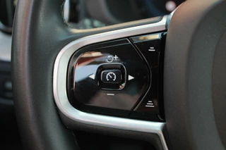 Volvo XC60 Volvo XC60 T6 Recharge AWD R-Design | Longe Range | Panoramadak | Stoelverwarming | 360° Camera | HUD | Trekhaak | Harman / Kardon | Glossy Black - afbeelding nr 34
