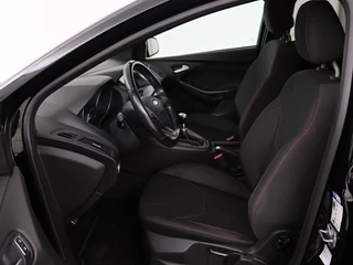 Ford Focus Ford Focus 1.0 EcoBoost 140pk ST-Line |  Stoel & stuurverwarming | Xenon | Carplay | Navigatie | Climate control | Parkeerhulp | Cruise control - afbeelding nr 4