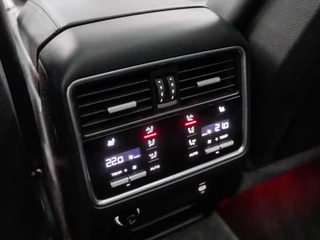 Porsche Cayenne 476Pk Automaat (PANORAMADAK, SPORTCHRONO PAKKET, ALCANTARA HEMEL, MEEGESPOTEN BUMPERS, LUCHTVERING, MEMORY SEATS, SFEERVERLICHTING, APPLE CARPLAY, BOSE AUDIO, 360 CAMERA, NIEUWSTAAT) - afbeelding nr 17