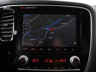 Mitsubishi Outlander Mitsubishi Outlander 2.4 PHEV Intense+ | Schuifdak |  Stoel & stuurverwarming | 360 camera | Trekhaak | Half leder | Carplay | Navigatie | Climate control - afbeelding nr 14