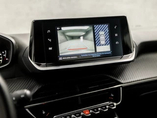 Peugeot 2008 Peugeot 2008 1.2 PureTech Sport (APPLE CARPLAY, GROOT NAVI, 360 CAMERA, STOELVERWARMING, LANE ASSIST, SPORTSTOELEN, LED KOPLAMPEN, CRUISE, NIEUWE APK, NIEUWSTAAT) - afbeelding nr 18