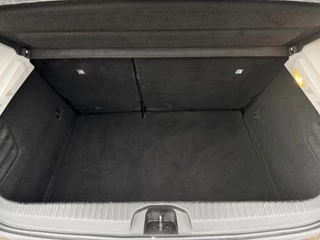 Renault Clio Renault Clio 1.0 TCe Zen NL AUTO / 4-SEIZOENENBANDEN / NAVI / CRUISE / PARKEERSENSOREN ACHTER / CARPLAY - afbeelding nr 37