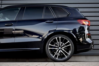 BMW X5 | Panoramadak | 22'' Velgen | Luchtvering | 4-Wiel Besturing | Harman/Kardon | Camera | Kristallen Pook | Incl. BTW | Orig. NL | - afbeelding nr 43