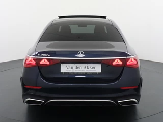 Mercedes-Benz E-Klasse Mercedes-Benz E-Klasse 300e AMG // Burmester 4D // Panoramadak // Headup // Distronic // Leder // Memory // 360 Camera // Stoelventilatie // Keyless - afbeelding nr 36
