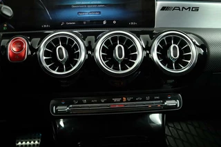 Mercedes-Benz A-Klasse Mercedes Aklasse 200 Widescreen AMG Leder Pano Velgen 163pk - afbeelding nr 16