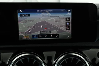 Mercedes-Benz A-Klasse Mercedes-Benz A-klasse 250e AMG Night | Panoramadak | Adaptive cruise |  Carplay | Stoelverwarming | Camera | Leder/Alcantara | Full LED | Sfeerverlichting | Navigatie - afbeelding nr 13