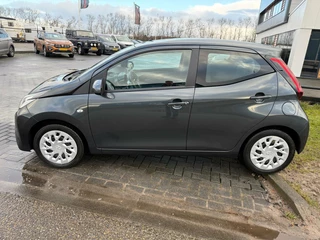 Toyota Aygo Toyota Aygo 1.0 VVT-i x-play LTD NAVI-AIRCO-5 DEURS - afbeelding nr 5