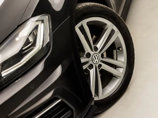 Volkswagen Golf Volkswagen Golf 1.5 TSI R-Line Sport 150Pk Automaat (VIRTUAL COCKPIT, APPLE CARPLAY, GROOT NAVI, CAMERA, LED KOPLAMPEN, ALCANTARA, ADAPTIVE CRUISE, LM VELGEN, DAB+, NIEUWE APK, NIEUWSTAAT) - afbeelding nr 36