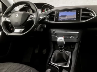 Peugeot 308 (PANORAMADAK, APPLE CARPLAY, GROOT NAVI, PARKEERSENSOREN, SPORTSTOELEN, GETINT GLAS, CRUISE, NIEUWE APK, NIEUWSTAAT) - afbeelding nr 7