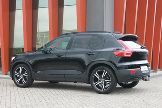 Volvo XC40 Volvo XC40 T4 Recharge R-Design | Parkeercamera | Stoelverwarming | Leder | Trekhaak | Glossy Black | Keyless - afbeelding nr 3