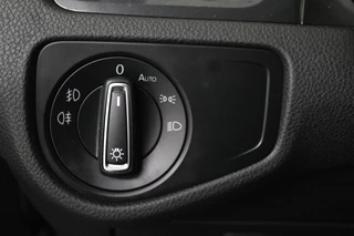 Volkswagen Golf Volkswagen Golf 1.0 TSI Comfortline Automaat (NAVIGATIE, CARPLAY, STUURBEDIENING, PARKEERSENSOREN, CLIMA) - afbeelding nr 12
