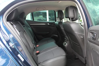 Renault Mégane Estate Renault Mégane Estate 1.2 TCe Bose / Trekhaak / Camera / Navigatie / Bose / 17'' / Half leder / Keyless / Dodehoek / DAB / Cruise Control - afbeelding nr 10