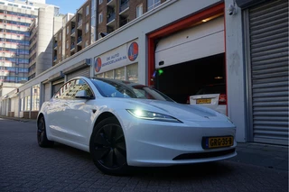Tesla Model 3 RWD 60 kWh | Model 2025 | FSD via abonnement | Sfeerverlichting | Panoramadak |