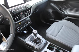 Ford Focus Ford Focus 1.0 EcoBoost 125 PK Titanium Business, Trekhaak, Clima, Donker glas, App connect, Cruise, Clima, Navi, Pdc voor + achter - afbeelding nr 16