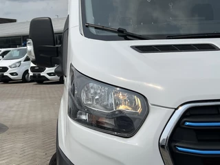 Ford E-Transit Ford E-Transit 350 L2H2 Trend 68 kWh 184pk | ZUID | Pro Power on board | Navigatie | Adaptieve Cruise |  Digitale binnenspiegel | Laadruimtebescherming | Reservewiel | H7 batterij | LED laadruimteverlichting - afbeelding nr 2