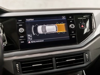 Volkswagen Polo Volkswagen Polo 1.0 TSI R-Line Sport (SCHUIFDAK, VIRTUAL COCKPIT, APPLE CARPLAY, GROOT NAVI, CLIMATE, SPORTSTOELEN, LED KOPLAMPEN, PARKEERSENSOREN, GETINT GLAS, NIEUWE APK, NIEUWSTAAT) - afbeelding nr 26