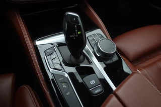BMW 5 Serie BMW 5 Serie 530e iPerformance High Executive / Schuifdak / 360Camera / Head-up / 20'' / Volleder / Harman Kardon / Keyless / Navigatie / Stoelventilatie / Stuurverwarming / Dodehoek / ACC - afbeelding nr 28