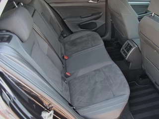 Volkswagen Golf Volkswagen Golf 1.4 eHybrid 204pk Style | acc | Lane | Ergo comfort stoel - afbeelding nr 25