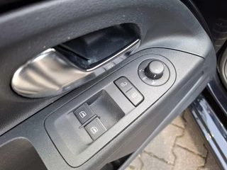 Volkswagen up! Volkswagen Up! 1.0 BMT Colour Edition / AIRCO / LM. VELGEN / ENZ. - afbeelding nr 17