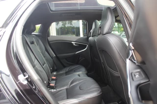 Volvo V40 Volvo V40 1.5 T2 Inscription R-Design / Panoramadak / Camera / Leder / Keyless / 17'' / Navigatie / Stoelverwarming / Cruise Control - afbeelding nr 12