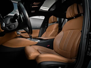 BMW 5 Serie BMW 5-serie Touring 530d xDrive M-Sport | HUD | PANO | H&K | TREKHAAK | LEER | CARPLAY | FULL OPTION - afbeelding nr 35