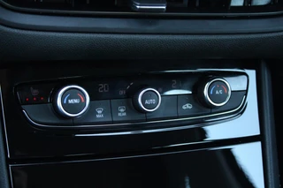 Opel Grandland Opel Grandland 1.2 Turbo 136PK AUTOMAAT Hybrid GS | BLACK PACK | STOEL/STUUR VERWARMING | NAVIGATIE | APPLE CARPLAY/ANDROID AUTO | DODEHOEK DETECTIE | 18