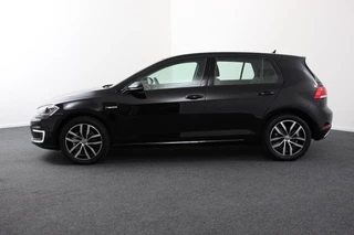Volkswagen e-Golf Volkswagen e-Golf Automaat 136pk  | Navigatie | Climate Control | Virtuele Cockpit | Camera | Keyless | Stoelverwarming | Parkeer Sensoren | Cruise Control Adaptive | Lichtmetalen velgen 17
