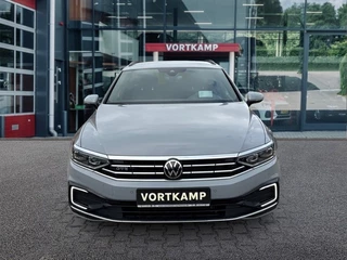 Volkswagen Passat Volkswagen Passat Variant 1.4 TSI DSG GTE TREKHAAK/360-CAMERA/MEMORY/NAVI/CARPLAY/ACC/E-KLEP - afbeelding nr 2
